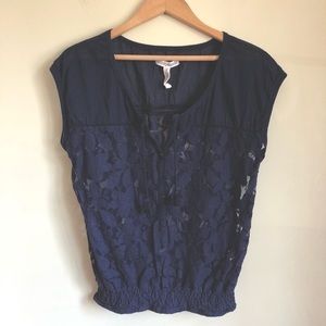 3/$30💚Aeropostale navy blue floral lace shirt top size medium